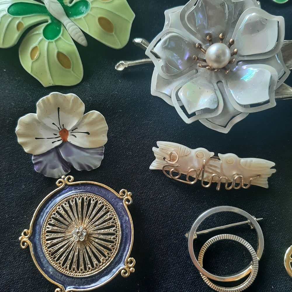 Vintage Brooch Lot- mostly enamels, butterflies and flowers - Picture 6 of 7